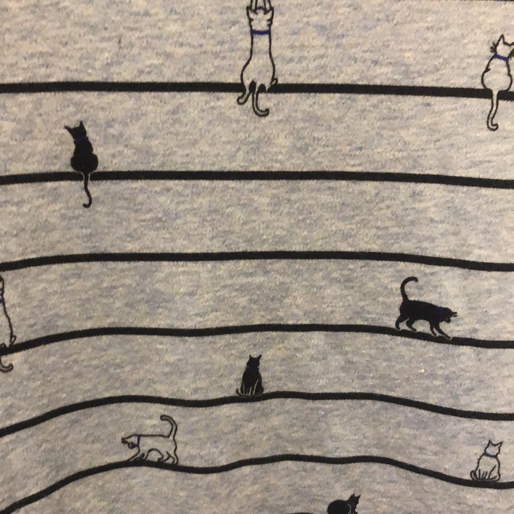 Cat lovers! Karen Scott cotton blend top. cat pattern on the front n back.